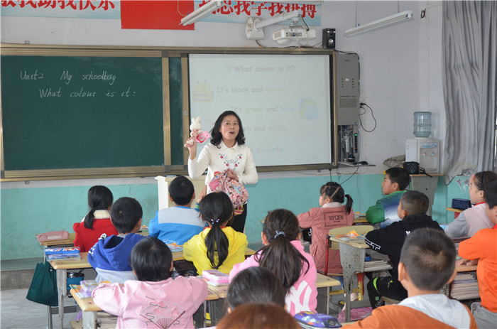 陈丹老师执教四年级英语.JPG