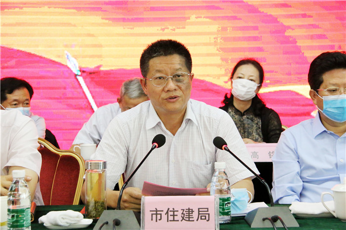 3 市住建局党组书记、局长杨清辉出席会议并讲话.JPG