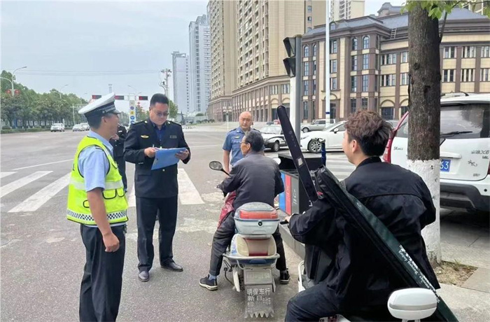 文明交通整治行动.jpg 文明交通整治行动.jpg