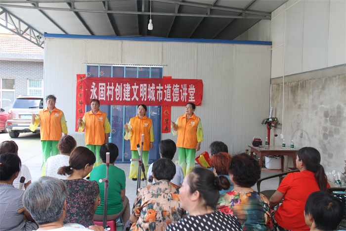 6月17日“快板宣讲”文明实践活动走进梁山镇永固村.jpg 6月17日“快板宣讲”文明实践活动走进梁山镇永固村.jpg