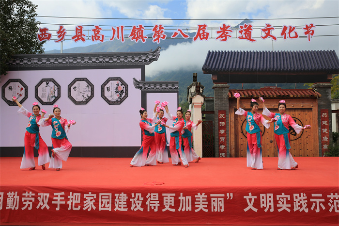 9.群众自编自演.jpg