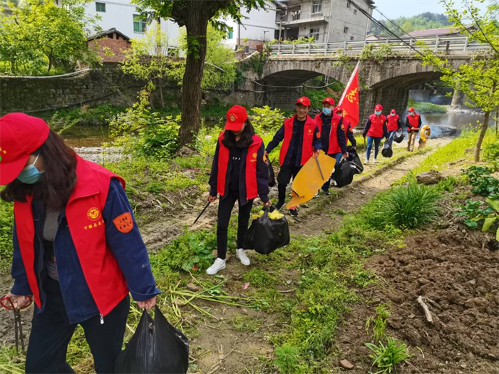 8.保护水源地 净水鸟在行动——县城周边河道清理.png