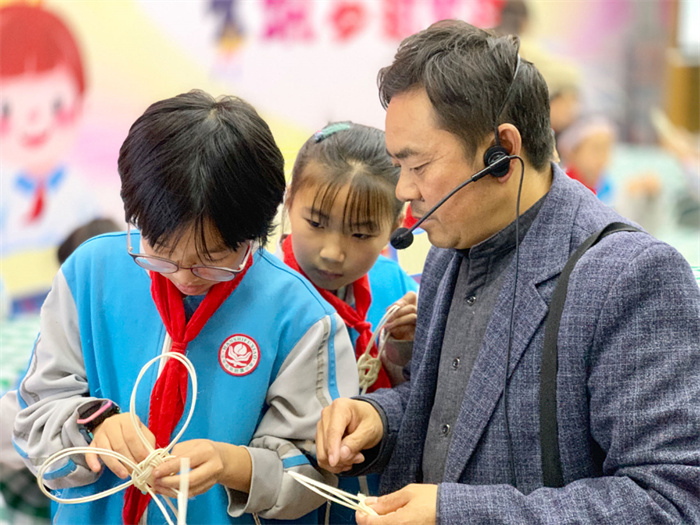 非遗学堂上起来——汉中藤编.jpg