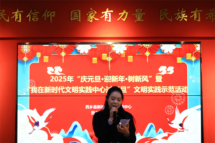 主持人讲话.jpg 主持人讲话.jpg