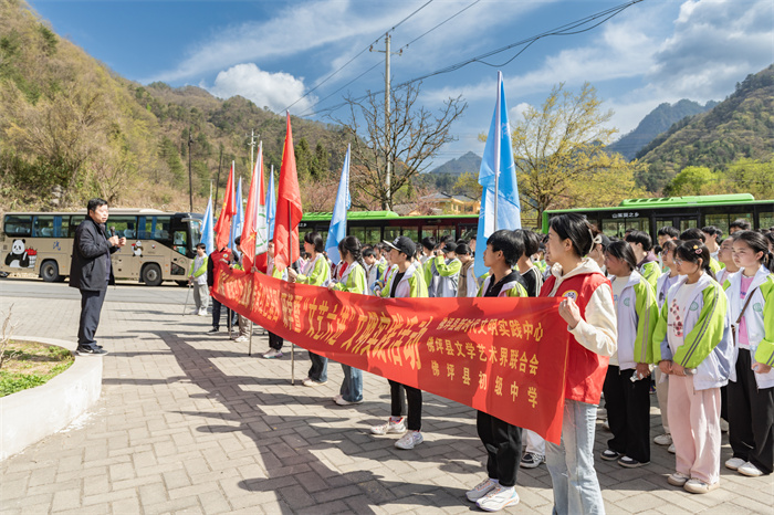 联合县初级中学在沙窝红军旧址开展研学活动.jpg 联合县初级中学在沙窝红军旧址开展研学活动.jpg