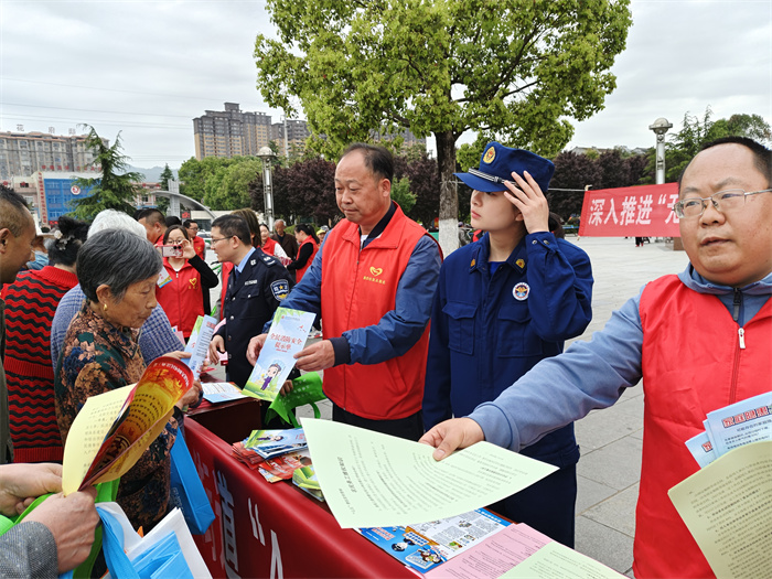 鹿龄社区开展消防安全知识宣讲活动.jpg 鹿龄社区开展消防安全知识宣讲活动.jpg