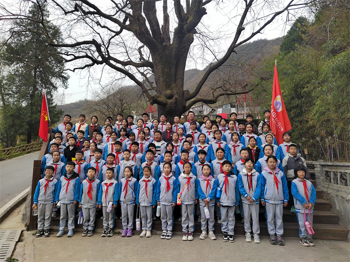 中高学生合影.jpg