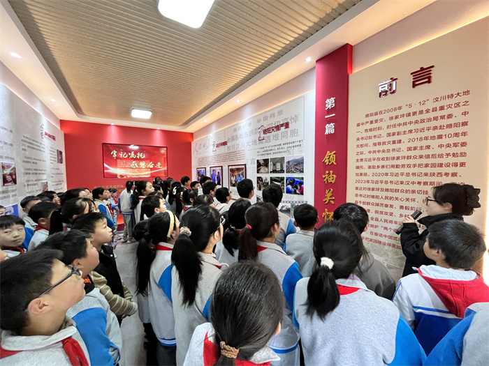 参观明理馆1.jpg