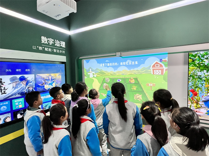 参观数学乡村体验馆1.jpg