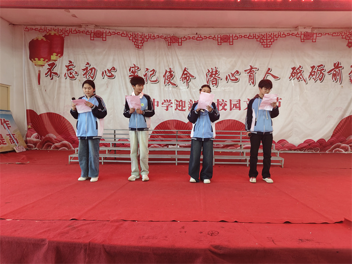 八（2）班《青春中国》.jpg