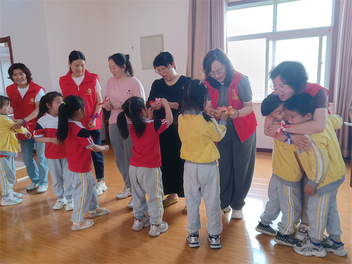亲子游戏 (1).jpg 亲子游戏 (1).jpg