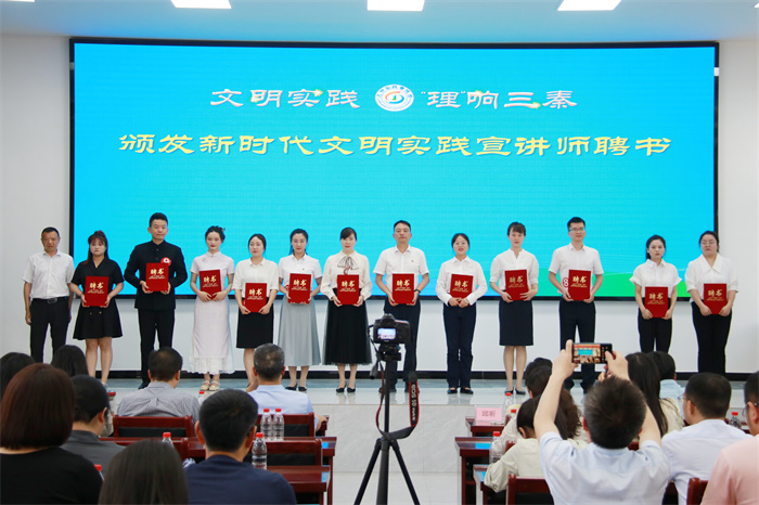 大合影.jpg 大合影.jpg