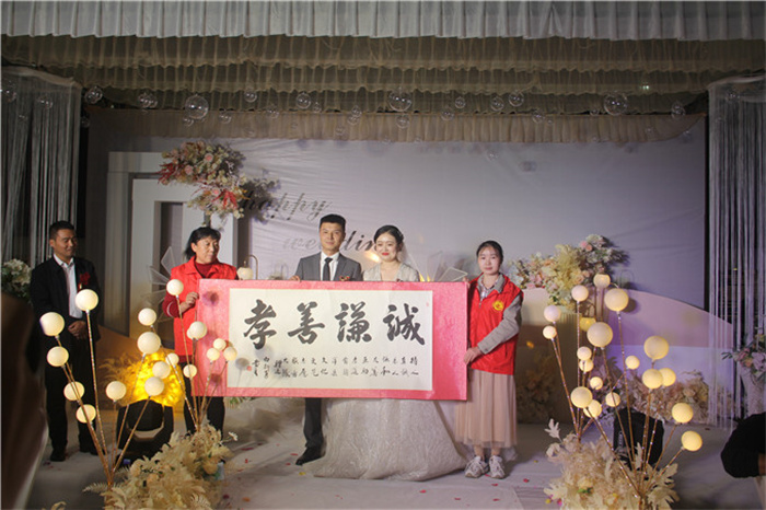 白新勇为新人赠写家风家训.jpg