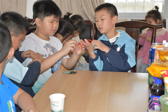 研究五彩绳.jpg 研究五彩绳.jpg