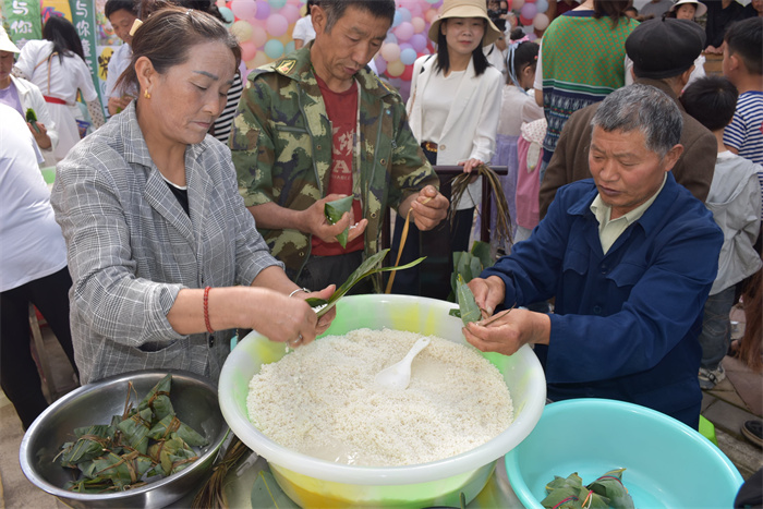 包粽子.jpg 包粽子.jpg