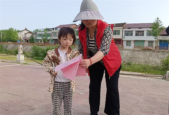 活动照片 (2).jpg 活动照片 (2).jpg