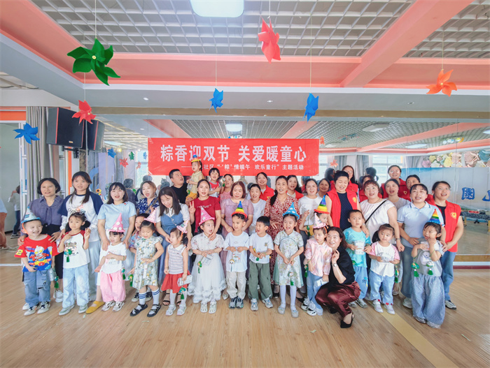 活动合影.jpg 活动合影.jpg