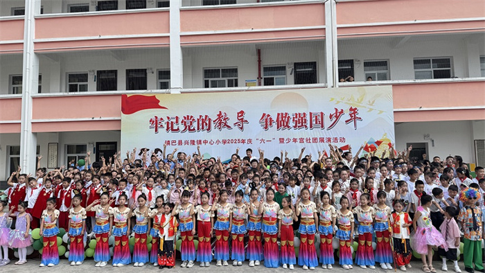 演员集体合影.jpg 演员集体合影.jpg