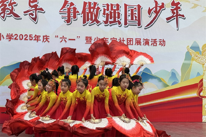 舞蹈社团舞蹈《盛世中国》.jpg 舞蹈社团舞蹈《盛世中国》.jpg