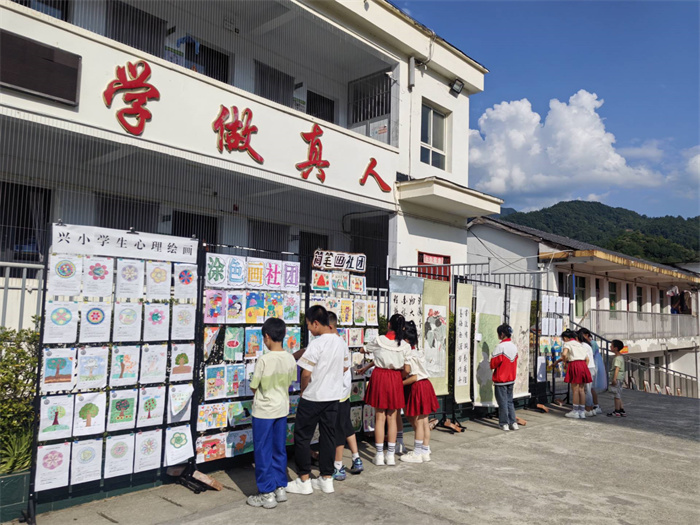 少年宫社团作品展示.jpg 少年宫社团作品展示.jpg