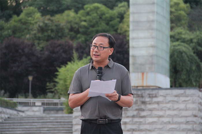 理论宣讲志愿者段新华老师为群众开展“移风易俗”主题宣讲.jpg 理论宣讲志愿者段新华老师为群众开展“移风易俗”主题宣讲.jpg