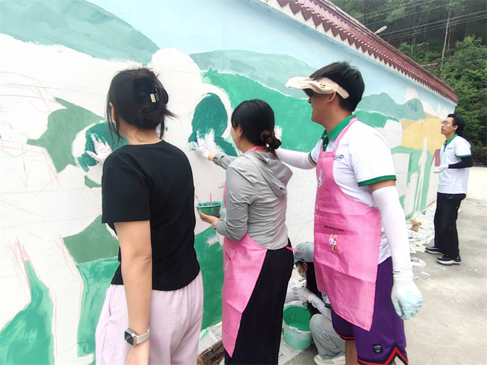 活动照片 (2).jpg 活动照片 (2).jpg