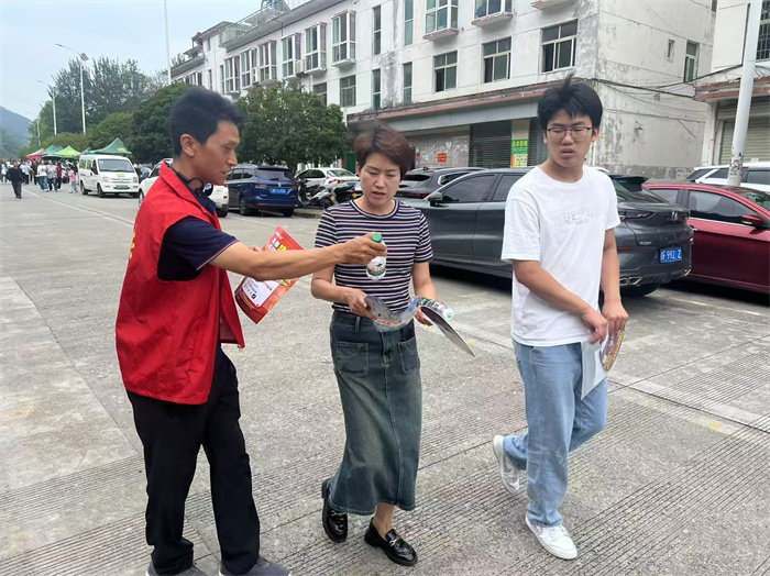 爱心送水.jpg 爱心送水.jpg